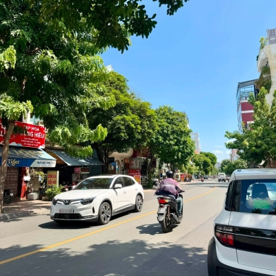 TÂN SƠN NHÌ - HẺM Ô TÔ ĐỖ CỬA - VÀI BƯỚC MẶT TIỀN - 56M² 2 TẦNG SẴN DÒNG TIỀN NHỈNH 8