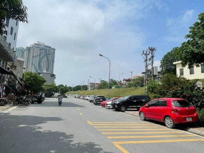 bán nhà Ngọc Thuỵ, 115m, mặt tiền 5.6m, 1 nhà ra mặt phố, 7 chỗ vào nhà