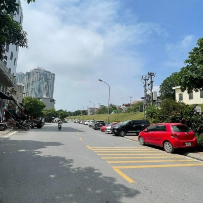 bán nhà Ngọc Thuỵ, 115m, mặt tiền 5.6m, 1 nhà ra mặt phố, 7 chỗ vào nhà