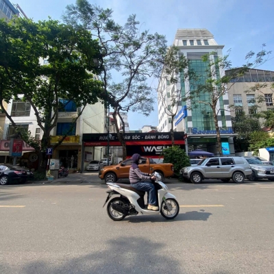 ĐẤT VÀNG PHỐ HIẾM 

????????????LÔ ĐẤT KIM CƯƠNG VÍP NHẤT QUẬN HOÀN KIẾM - GPXD 3 HẦM 8 NỔI 
✍️ Vị trí  Khu Tập Trung Nhiều Tập Đoàn Lớn, Phù Hợp Làm Trụ Sở Văn Phòng Cao Cấp, Khách Sạn, Spa, Thẩm Mỹ,.... Vài Bước Lên Hồ Gươm.