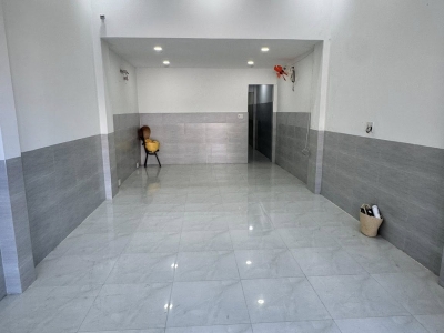 BÁN NHÀ 2 TẦNG KINH DOANH MẶT TIỀN ĐƯỜNG NGUYỄN TẤT THÀNH