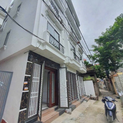 GIA ĐÌNH CHUYỂN CÔNG TÁC VÀO NAM CẦN BÁN NHÀ GẤP TẠI  TỔ 2 YÊN NGHĨA - HÀ ĐÔNG DT 37M2, NHÍCH 5 TỶ