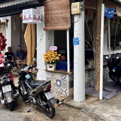 Sang quán cafe xinh góc 2 mặt tiền núp hẻm ngay ngã tư – Phường Tân Quý, Tân Phú.