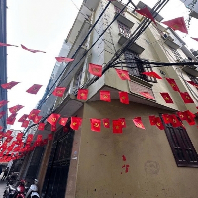 Bán nhà lãng yên trần khát chân 5 tầng lô góc VF3 đỗ cửa 1 nhà ra phố hai bà trưng