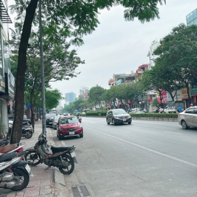 Bán nhà C4 mặt phố Nguyễn Văn Cừ 71m vỉa hè rộng, kinh doanh chỉ hơn 13 tỷ còn thương lượng. LH 0936123469