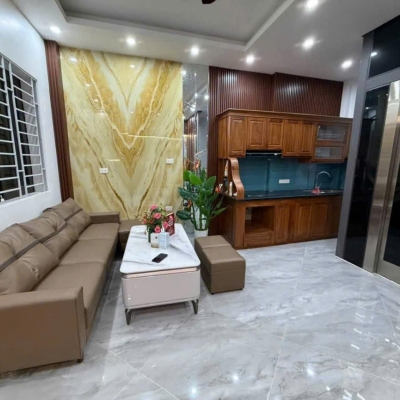 PHẠM VĂN ĐỒNG - TẦNG THANG MÁY - KINH DOANH SẦM UẤT