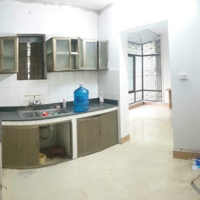 Cho thuê căn hộ tập thể tầng 3 Phố Tạ Quang Bửu 48m2, 6.5 Triệu