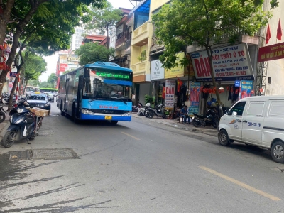 Cho thuê nhà mặt phố Hàng Mã 47m x 5T, lô góc.
