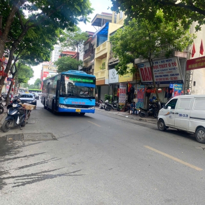 Cho thuê nhà mặt phố Hàng Mã 47m x 5T, lô góc.