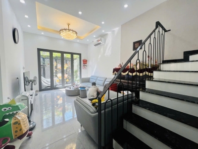 NHÀ ĐẸP LUNG LINH TẠI LẠC LONG QUÂN - OTO 7 CHỖ ĐỖ CỬA - NGÕ THÔNG - THIẾT KẾ HIỆN ĐẠI GIÁ NHỈNH 15 TỶ
