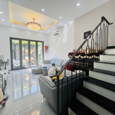 NHÀ ĐẸP LUNG LINH TẠI LẠC LONG QUÂN - OTO 7 CHỖ ĐỖ CỬA - NGÕ THÔNG - THIẾT KẾ HIỆN ĐẠI GIÁ NHỈNH 15 TỶ