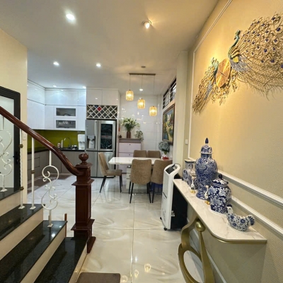 Bán nhà Siêu đẹp Đẹp Ngọc Thuỵ Long Biên 45m 5 tầng Gara- ô chờ thang máy full nội thất 12 tỷ(TL