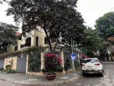 Chính chủ bán nhà phân lô liền kề Hoàng Quốc Việt 122m căn góc giá 51,9tỷ