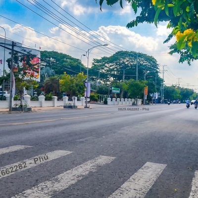 Bán đất thổ cư MT Nguyễn Sinh Sắc, P1 Sa Đéc, Đồng Tháp. 340m2, Sổ Hồng, Hướng Nam. Giá 14.2 tỷ.