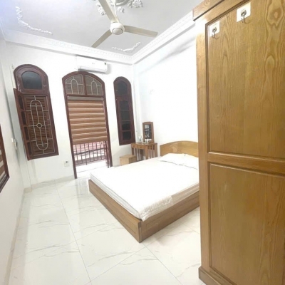 Bán nhà Hoàng Quốc VIệt - phân lô quân đội 39m2 5 tầng 13 tỷ ô tô đỗ