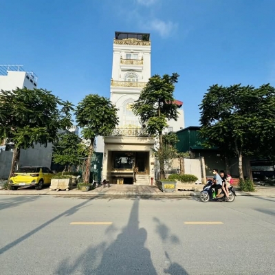 bán nhà mặt phố Cổ Linh, vỉa hè rộng, view vườn hoa, 2 xe container tránh nhau, kinh doanh văn phòng