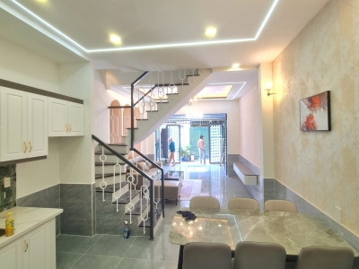 Nhà Đẹp full nội thất xịn, 4x15m với 3 phòng ngủ, gần uỷ ban Phường Thạnh Lộc, 5 phút Gò Vấp