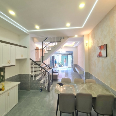 Nhà Đẹp full nội thất xịn, 4x15m với 3 phòng ngủ, gần uỷ ban Phường Thạnh Lộc, 5 phút Gò Vấp
