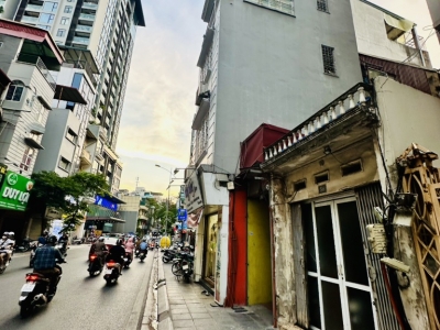 Bán nhà mặt phố Thụy Khuê, gần Chu Văn An, 58m, nhà cũ, 3 mặt thoáng, chỉ 20 tỷ