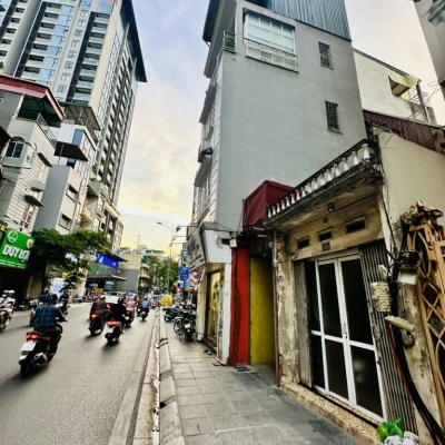 Bán nhà mặt phố Thụy Khuê, gần Chu Văn An, 58m, nhà cũ, 3 mặt thoáng, chỉ 20 tỷ