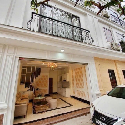 32M² – NGÕ 206 CỔ LINH (ĐÀM QUANG TRUNG) – MẶT TIỀN 4.9M – 5 TẦNG – Ô TÔ ĐỖ CỬA – GẦN CẦU VĨNH TUY, AEON MALL – GIÁ 7.95 TỶ