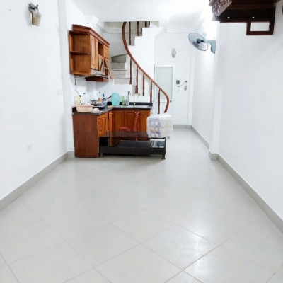 Cho thuê nhà nguyên căn ngõ 199 Định Công 38m2 x 5 tầng, 3 ngủ khép kín, 12.5tr