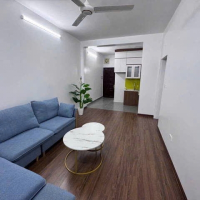 Bán căn hộ tập thể tầng 3, Nghĩa Tân, 68m2, 2 ngủ, căn góc, ô tô vào được, 3 tỷ 50