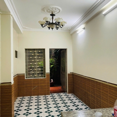Cho thuê căn hộ tập thể tầng 1 đường Hoàng Ngọc Phách, 80m2, 2 phòng ngủ, 10 triệu