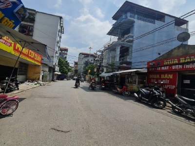 Sẵn nhà 4 tầng mới 200m2 sàn đường lớn cạnh Học viện NN Trâu Quỳ, Gia Lâm chỉ 8 tỷ x. Lh 0989894845