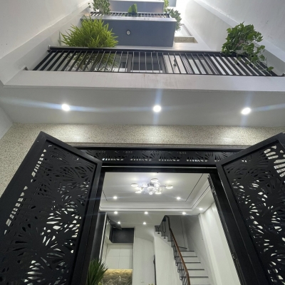 Nghi Tàm - Thang máy - 30m Oto - 7 Ngủ - Nhỉnh 17 Tỷ.