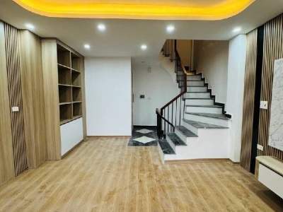 Vợ chồng trẻ bán nhà Cầu Giấy 33m² – 100m ra phố – Morning đỗ cửa – Chuyển nhà rộng hơn gần bố mẹ