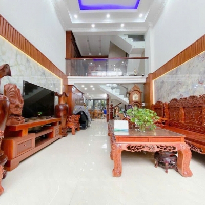 NHÀ XINH HXT PHƯỜNG THẠNH LỘC QUẬN 12 NHỈNH 6 TỶ- 4 TẦNG FULL NỘI THẤT DT 110M2 (5X22)

✅Kết cấu 1 trệt 1 lửng, 2 lầu, mái BTCT
✅Hẻm xe tải thông, sát mặt tiền
✅Hai mặt hẻm thông thoáng
✅Tặng full nội thất gỗ xịn sò, cao cấp. Chủ làm Giám đốc CTY xây dựng