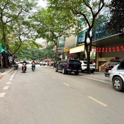 VIP, Bán nhà phố Ngọc Hà, ô tô vào nhà, 60m 7 tầng thang máy, chỉ 23 tỷ