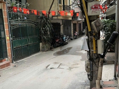 Cho thuê nhà nguyên căn ngõ Hào Nam, 50m² x 5 tầng, 4 PN, 5 WC, 20 Triệu