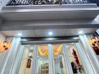 lạc long quân 38m x7 tầng thang máy 13,8 tỷ-ngõ thông,ô tô,full nội thất