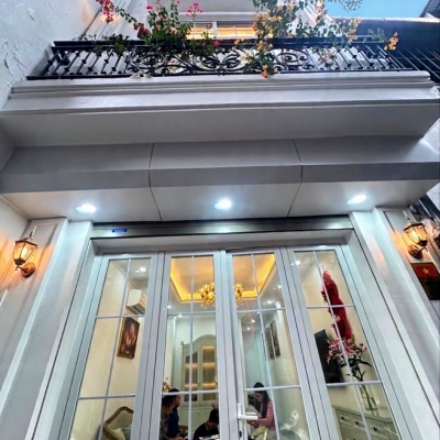 lạc long quân 38m x7 tầng thang máy 13,8 tỷ-ngõ thông,ô tô,full nội thất