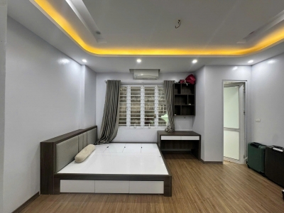 Cho thuê nhà ngõ 290  Lĩnh Nam, 5 tầng x 35m2, 3PN, 4 WC, 10.5 Triệu