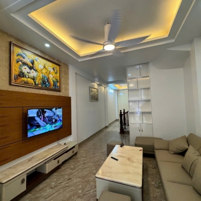 ???????? BÁN NHÀ NGỌC THỤY - LONG BIÊN
???? 4 PHÒNG NGỦ - ĐỦ CÔNG NĂNG - SỔ NỞ HẬU TÀI LỘC

???? Diện tích: 43m²