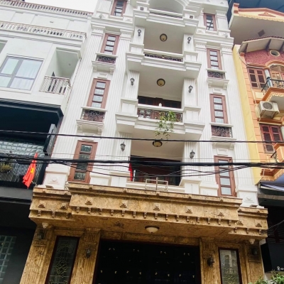 Bán nhà mặt phố Linh Lang - Phan Kế Bính, vị trí vàng, mặt tiền 15m đỗ được 3 ô tô trước cửa, dt 140m2 chỉ nhỉnh 40  tỷ.