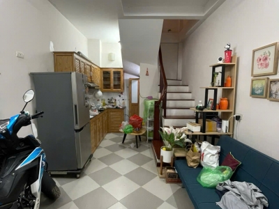 Cho thuê nhà Trương Chinh, 4.5 tầng x 30m2, 3 ngủ kk, 7m ra ô tô, 11 Triệu