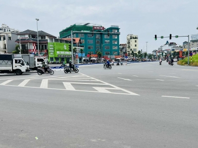 bán nhà lô góc Ngọc Thụy, 90m x 8 tầng,mặt tiền 7.5m, thang máy, vỉa hè, ôtô tránh
