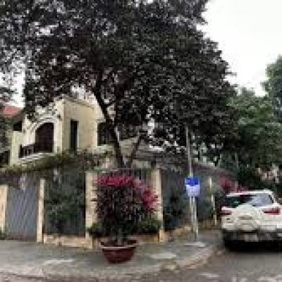 Chính chủ bán nhà phân lô liền kề Hoàng Quốc Việt 122m căn góc giá 51,9tỷ