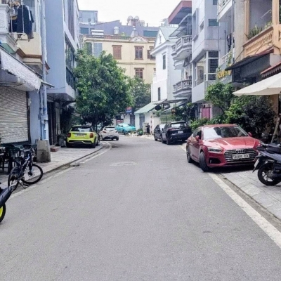 “Giá hiếm”, bán nhà Lạc Long Quân Võng Thị, ô tô vào nhà, chỉ 16 tỷ