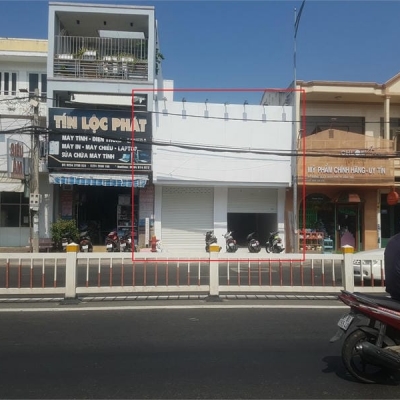 Cho thuê mặt bằng đường 30/4 VT nhà kính sạch sẽ cạnh chợ