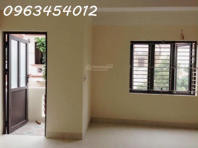 Phòng trọ mới xây, giá rẻ, khép kín, đủ tiện ích, gần hồ Linh Đàm