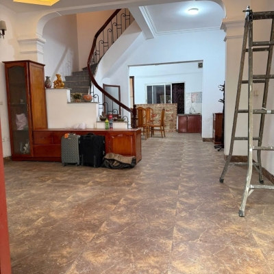 28.11.25.3 Cho thuê nhà 4 tầng Trần Duy Hưng, 80m2 x 3,5 tầng, có sân cổng riêng để xe máy