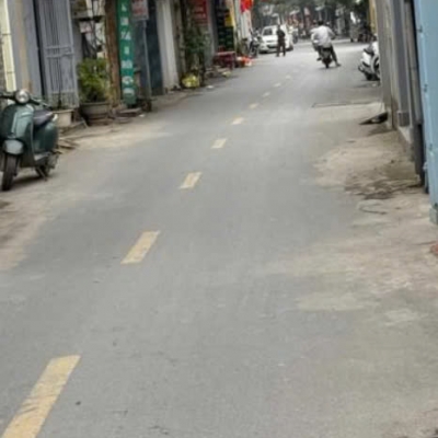 Cần bán nhà ở ngay, thiết kề 4 tầng, ô tô, sát ngay Ngã 3 Ngọc hồi DT hơn 47m, chỉ 7.2 tỷ