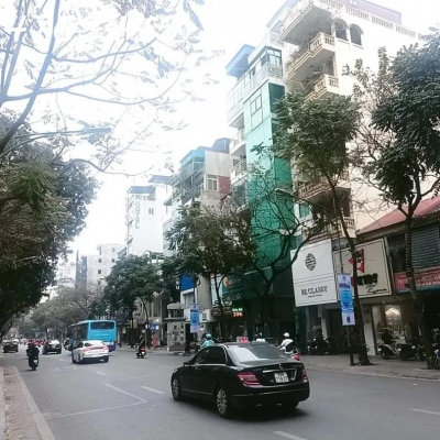 Siêu phẩm nhà mặt Phố Huế 300 tỷ, 350m2, mặt tiền 10 m, view đẹp, kinh doanh sầm uất