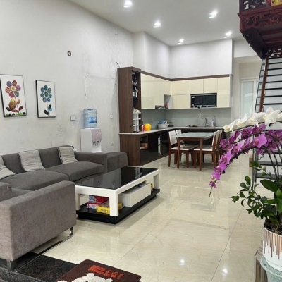 BÁ.N GẤP NHÀ LĨNH NAM- LÔ GÓC -KINH DOANH- NHỈNH 5 T.Ỷ