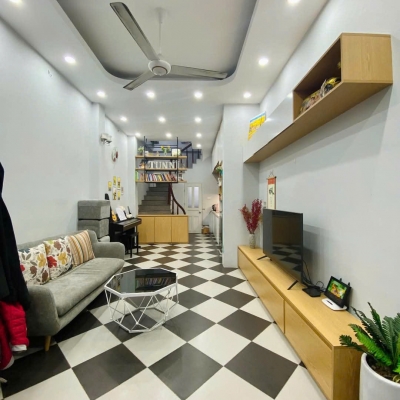 Cho thuê nhà KD onl ở GĐ ngõ 92 Phố Hoàng Mai, 4 tầng x 36m2, 2 ngủ khép kín 9 Triệu